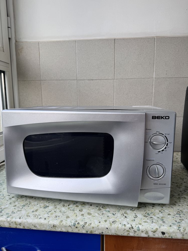Свободностояща микровълнова BEKO