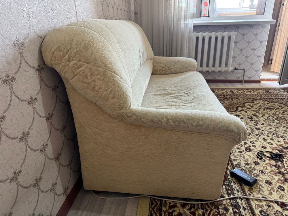 Диван в хорошем состоянии