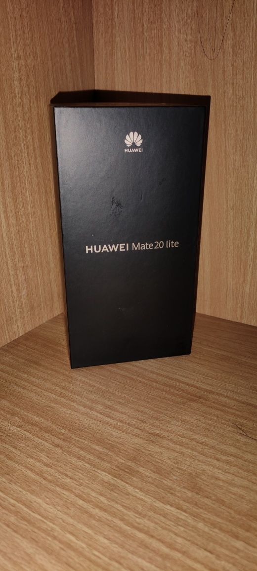 Телефон Huawei p20 lite в хорошем состоянии