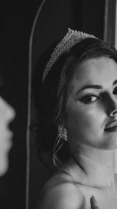 Уникално блестяща корона за глава, носена е веднъж, цена 10лв.