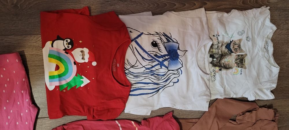 2 loturi hăinuțe fetițe, 4-5/6 ani; 50 ron/ lot