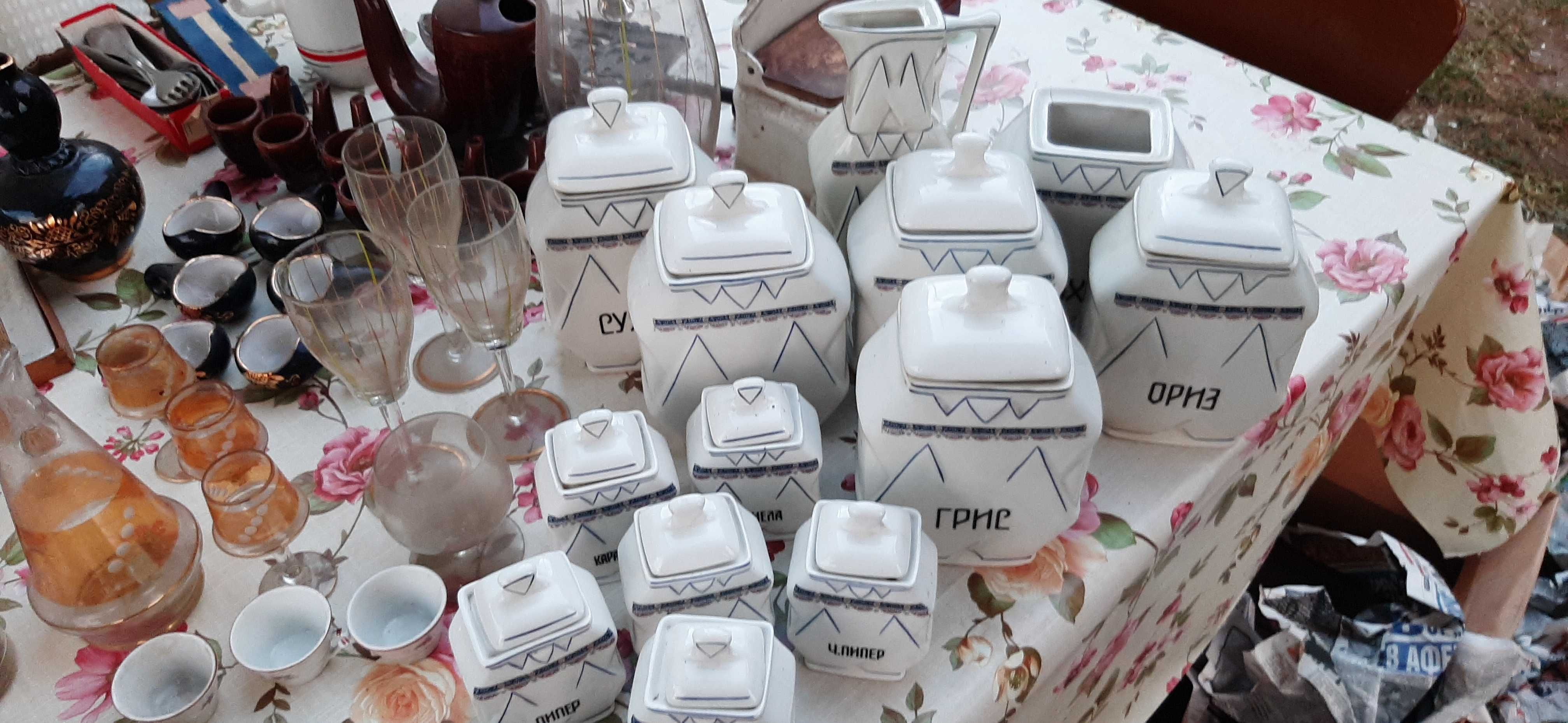 Продавам старини вещи на куп