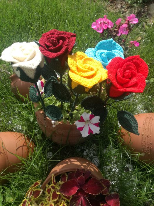 Ръчно изплетени рози