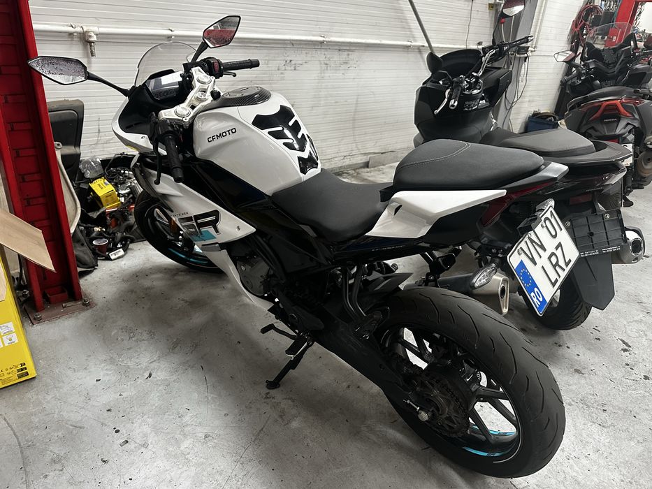 CFMoto 300 SR 2024