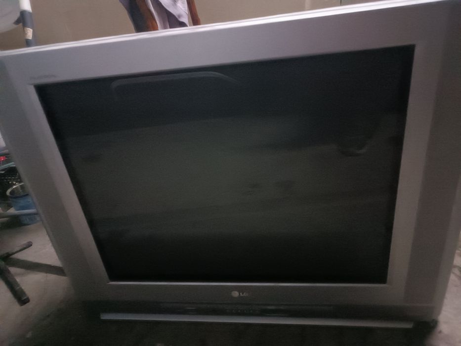 Продаю свой телевизор LG в отличном рабочем состоянии , 300000 сум