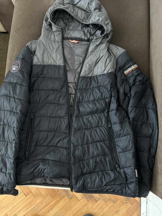 Продавам малко носено зимно яке ОРИГИНАЛНО Napapijri