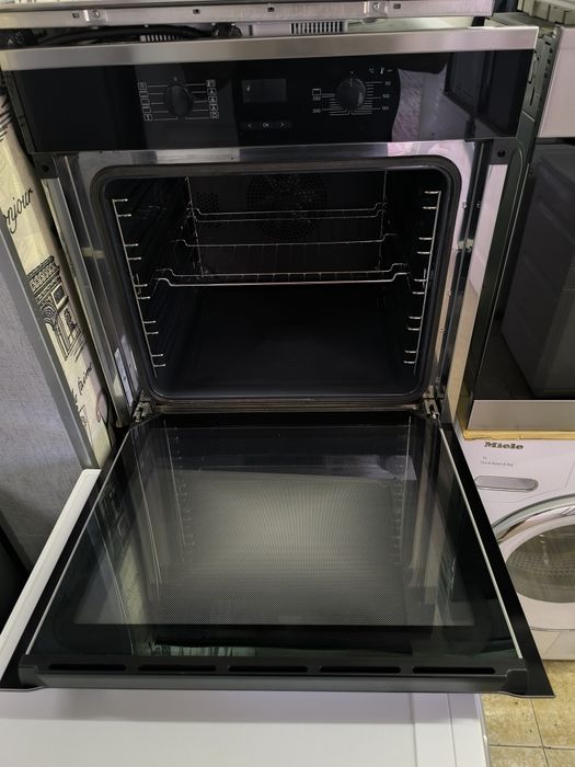 Фурна  Miele H2661-1B  - 76литра. 10 функции с вентилатор.