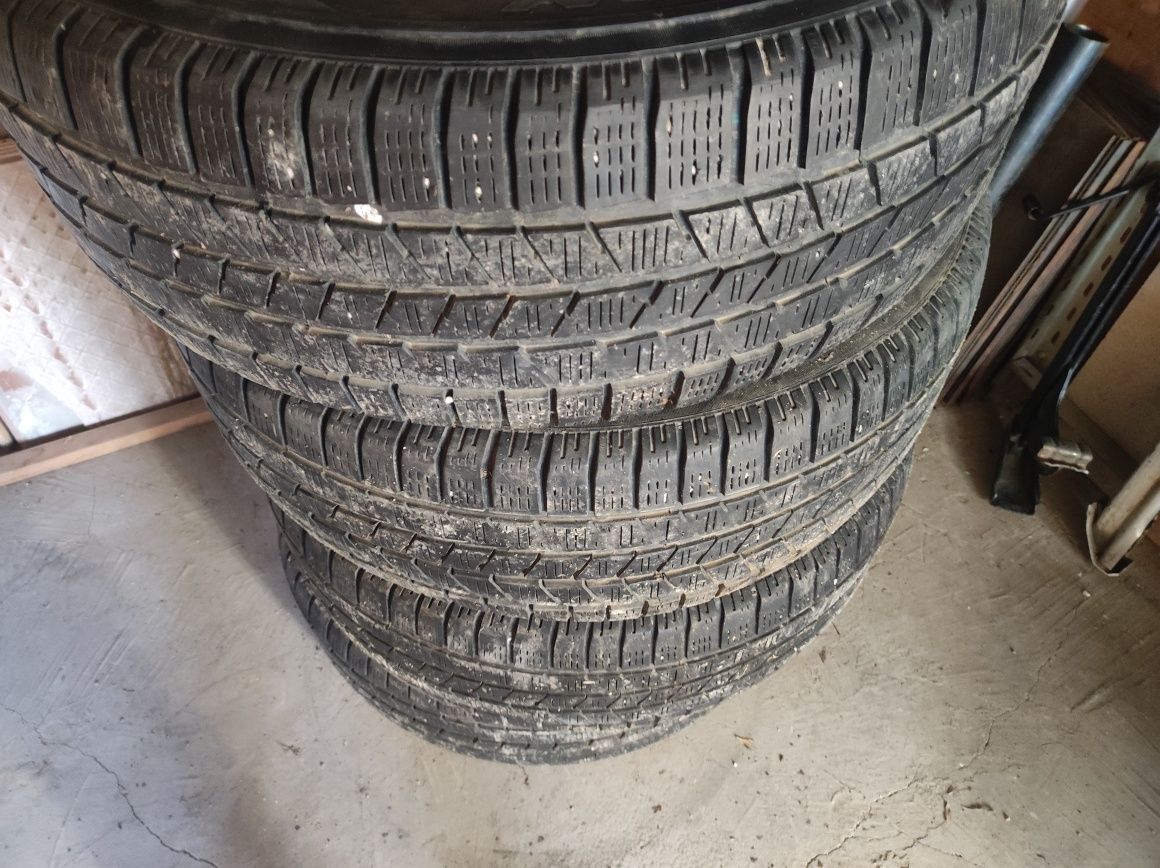 Гуми за джип Pirelli 235/65 R17