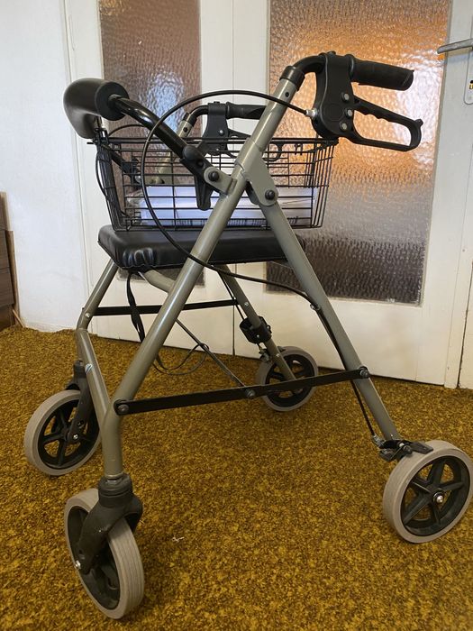 Сгъваем ролатор/ проходилка за възрастни