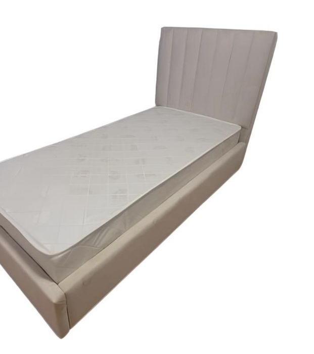 Кровать 90:200 почти новая