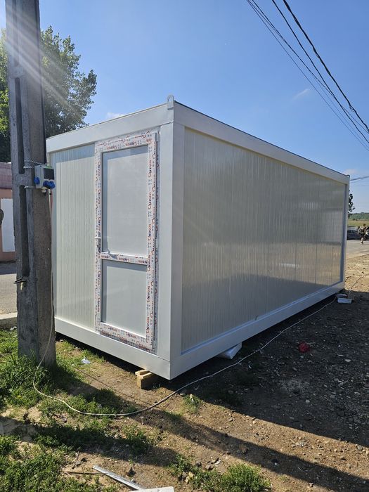 Vand containere modulare modele unice dar și standard