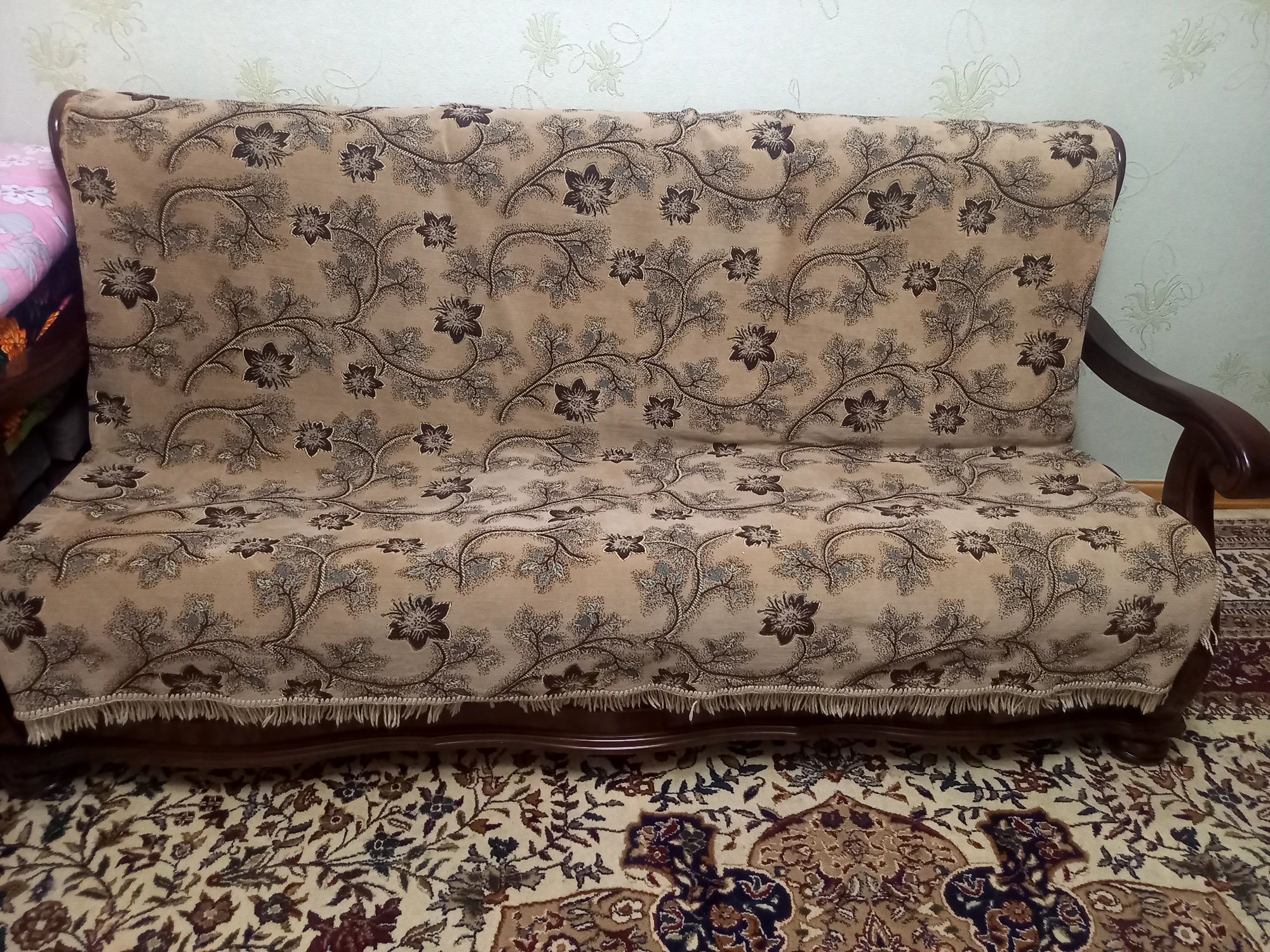 Кресло диван в хорошем состоянии