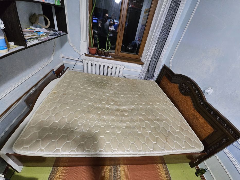 Продаётся кровать двухспальная