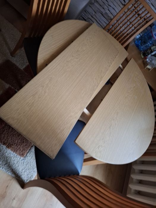 Кръгла маса разтегателна 110-140см  с четири стола