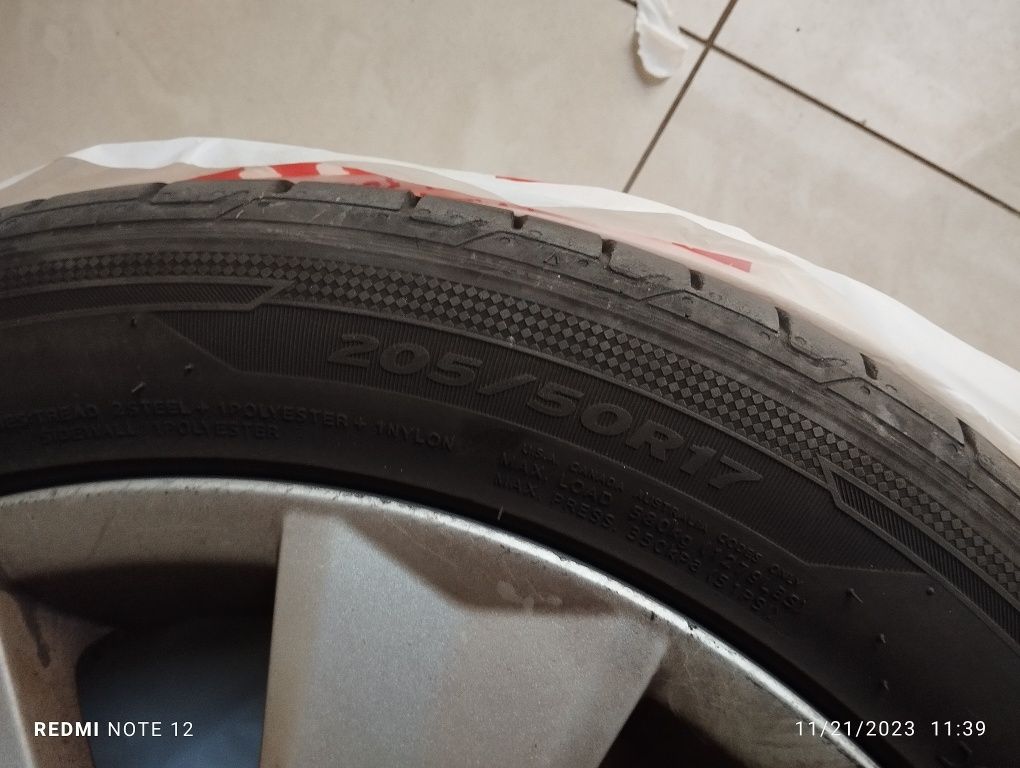 Джанти с летни гуми Hankook 205/50/17