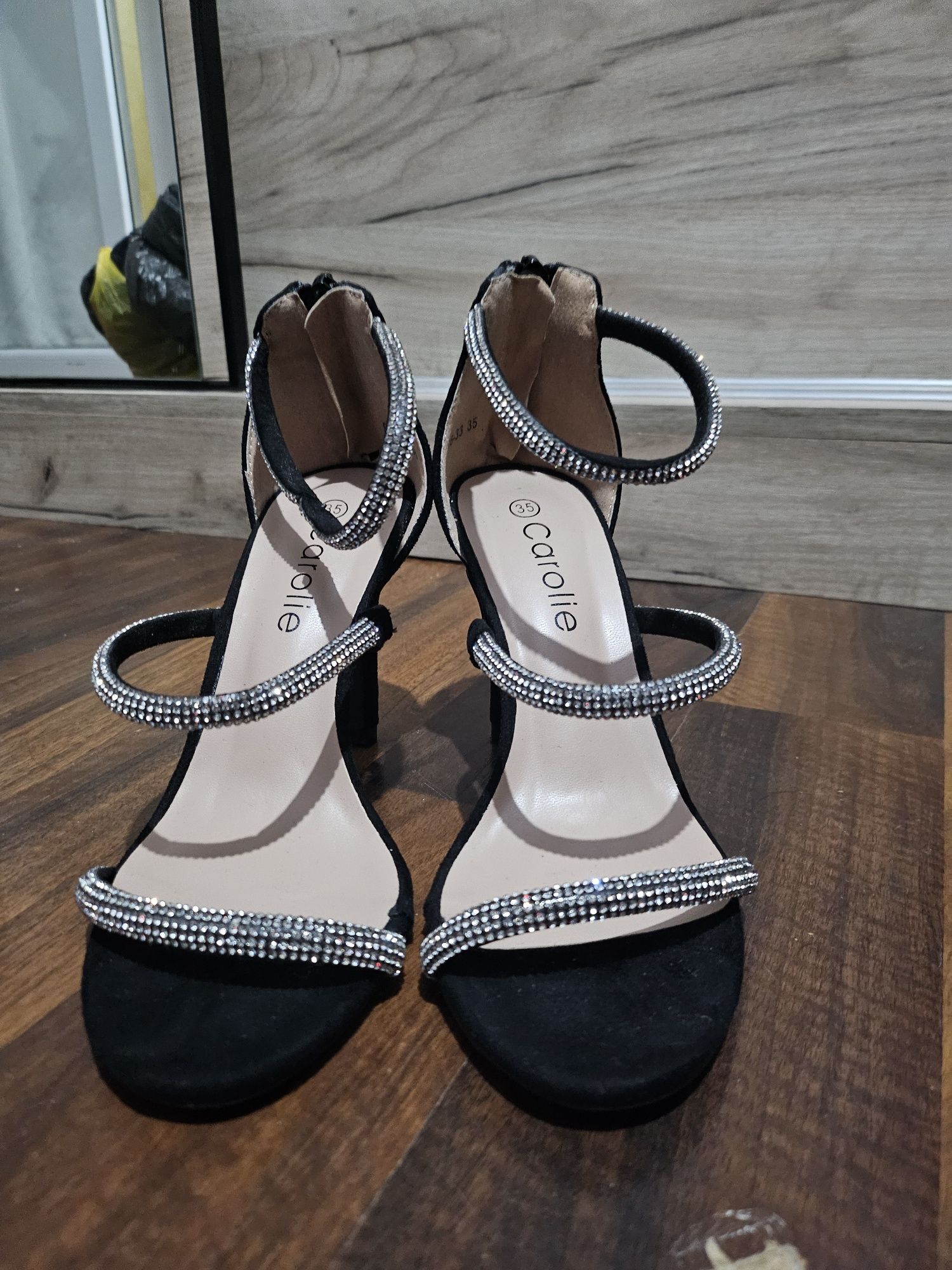 Sandale numarul 35 -36