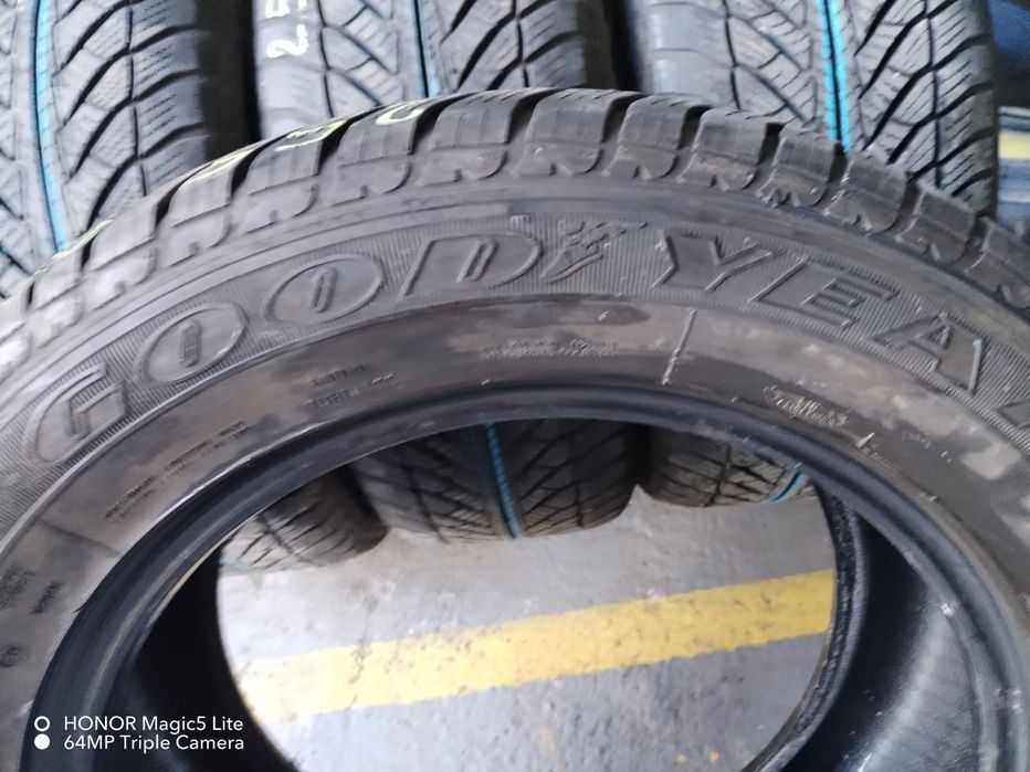 255 55 18 Goodyear ultra grip M+S