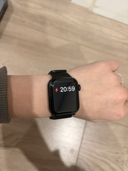 Часы Apple watch SE 2024
