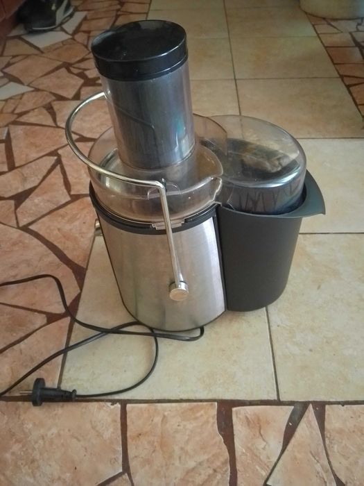 Електрическа  сокоизстисквачка за зеленчуци и плодове  - Аляска , 700W