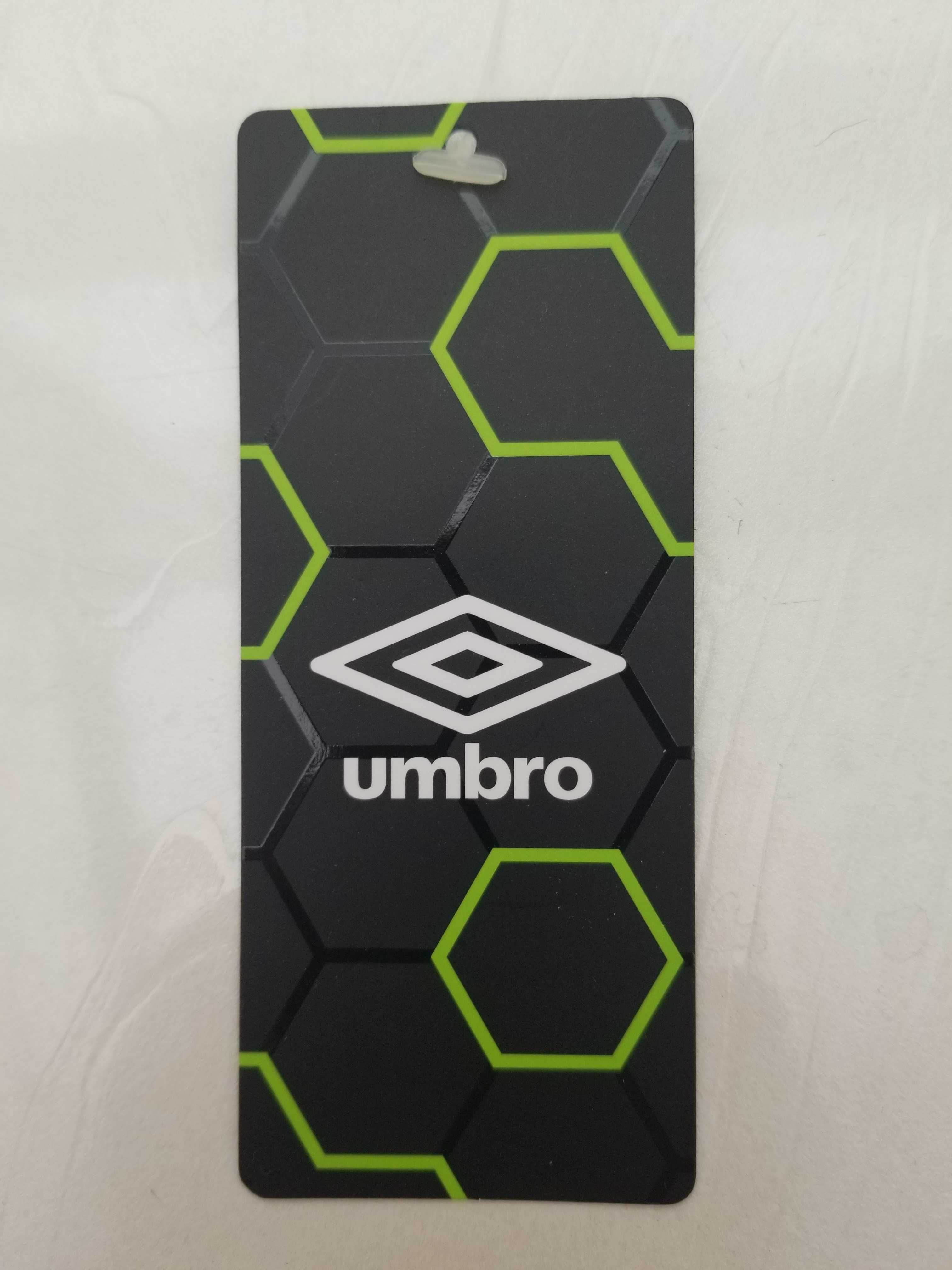 Тениска Umbro, бяла, с прекрасно качество.