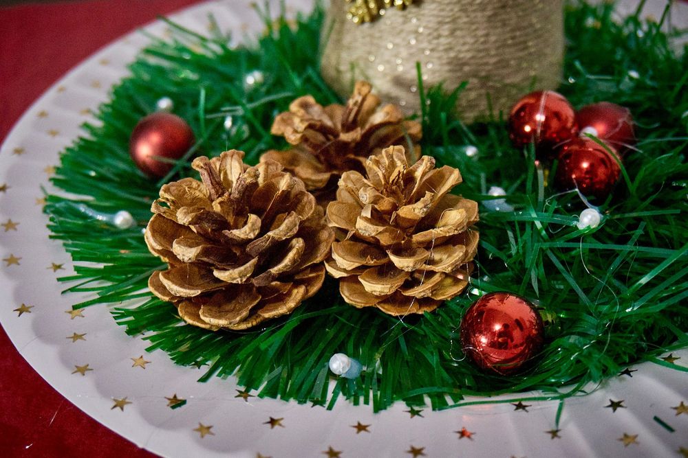 Golden Pine Tree – Decorațiune handmade de Crăciun