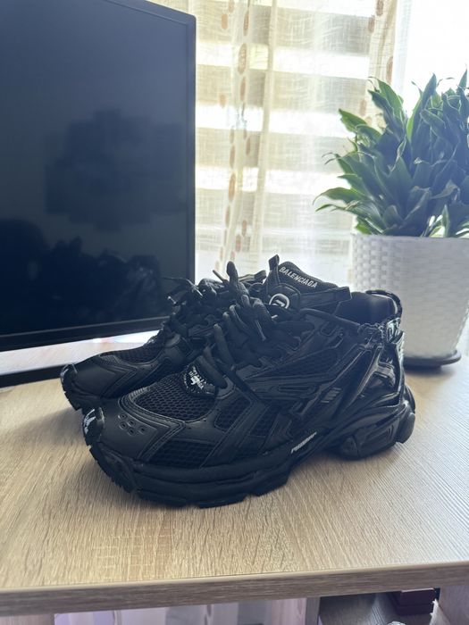 Balenciaga runner