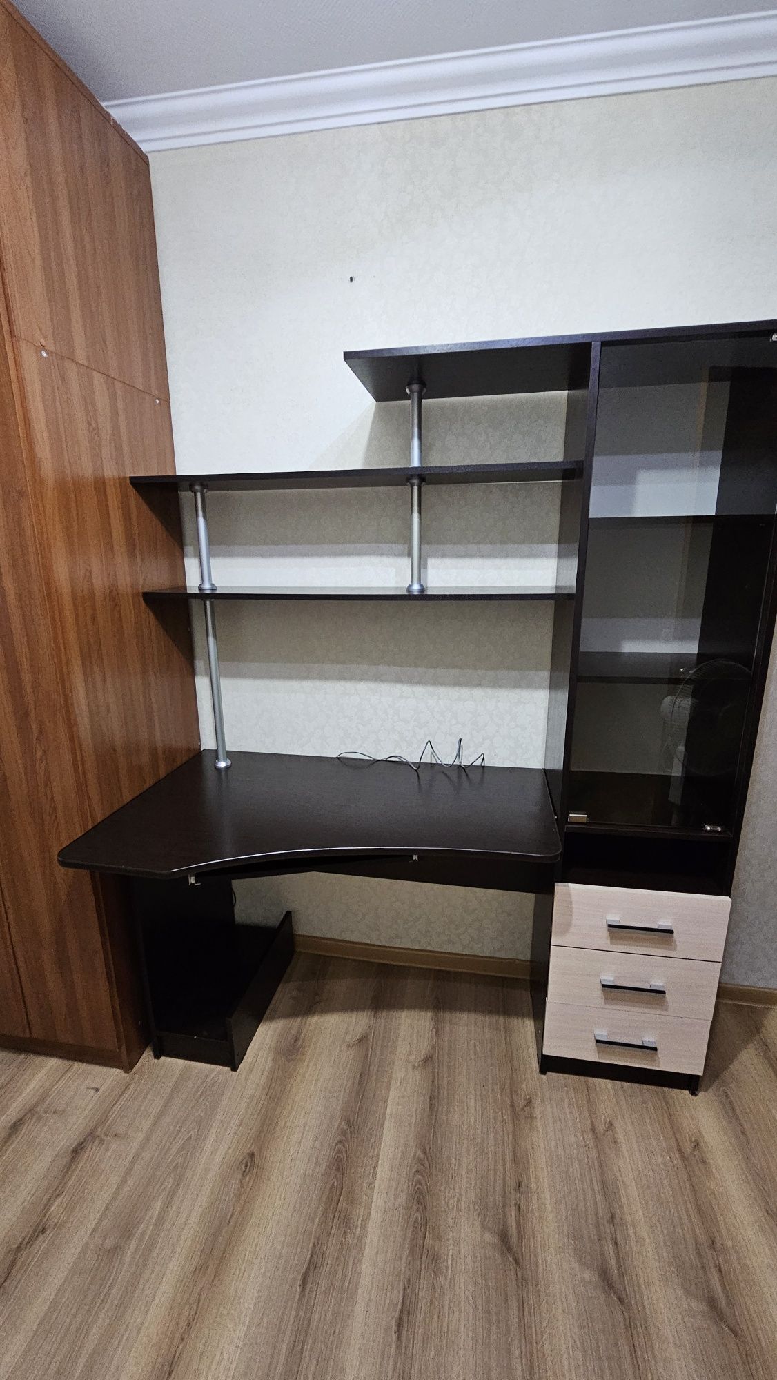 Продаётся компьютерный стол
