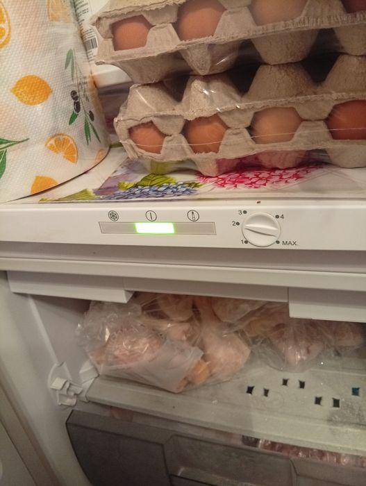 Ladă frigorifică cu sertare in perfecta stare de funcționare se