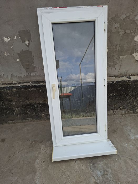 Продам Форточка почти новый размер 0,63х1,39