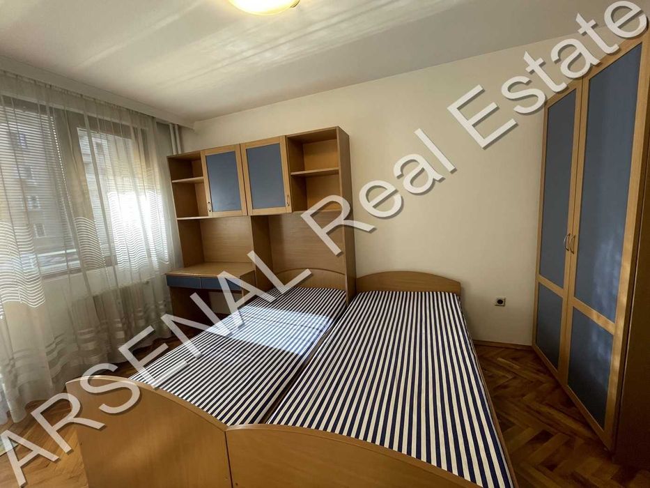 Тристаен апартамент под наем, Център