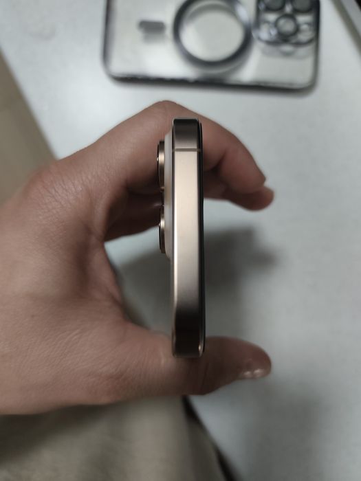 Iphone 16 pro desert