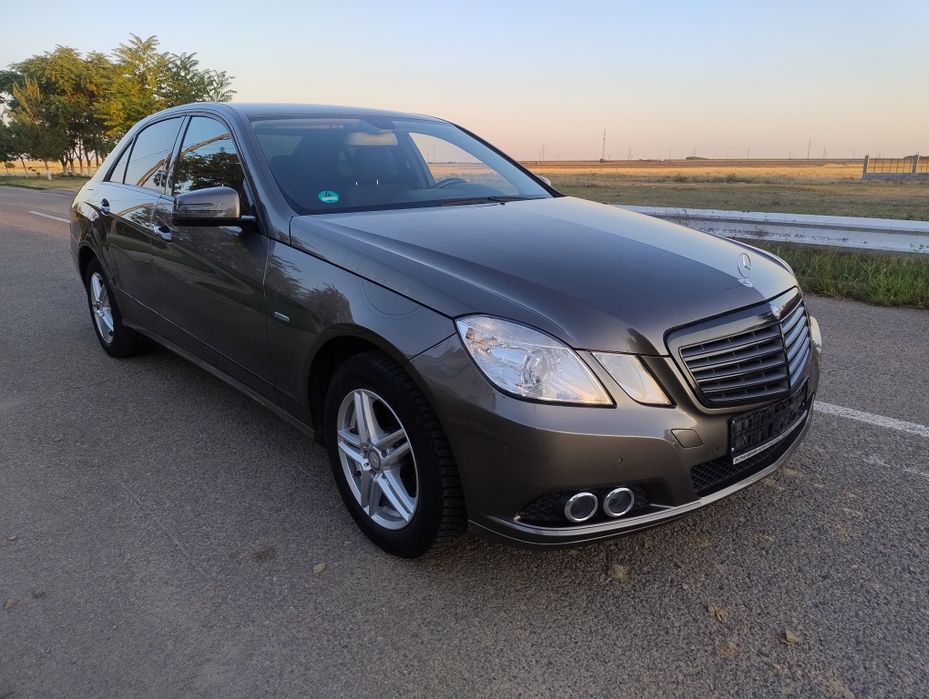 Vând Mercedes E Class  E200 CGI 184Cp Benzină