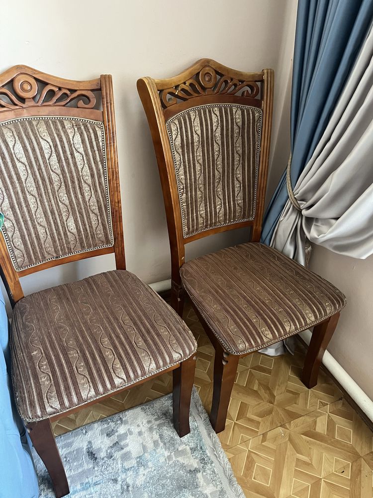 Стол со стульями