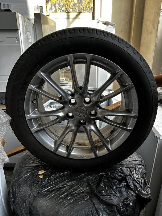 Лята джанта с гума Мишелин почти нова с размер 225/50 R18 за инфинити