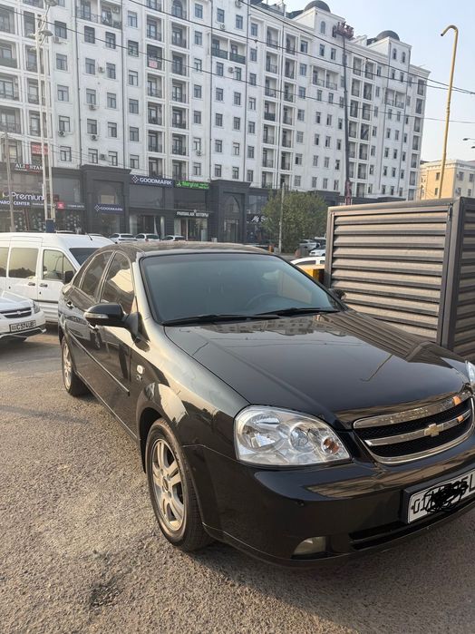 Lacetti 2012 yil avtomat karobka rangi qora kraskasi bor