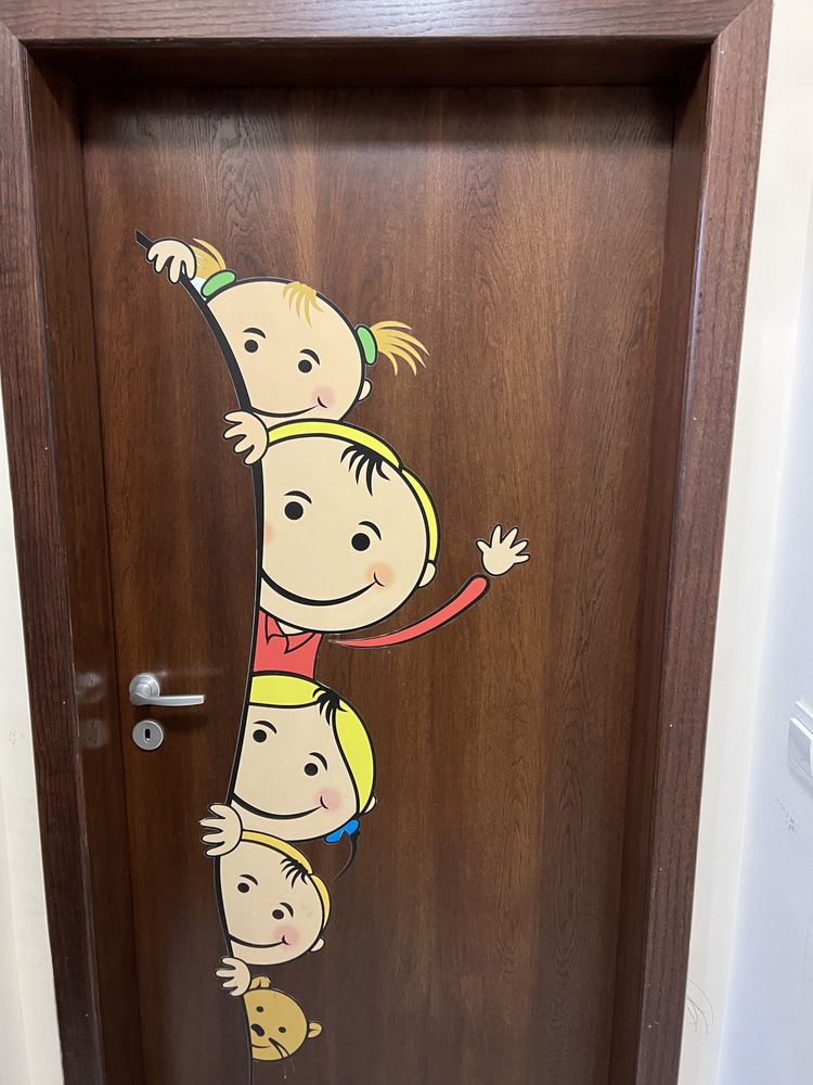 Продавам врати естествен фурнир