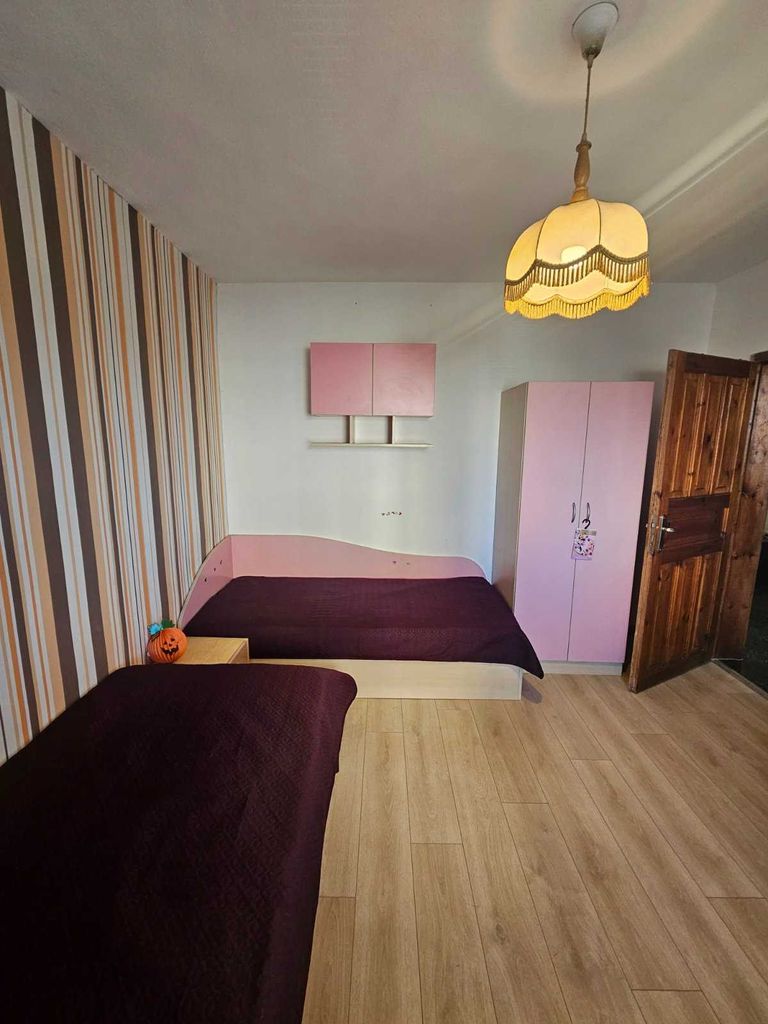 Дава се под наем Двустаен апартамент в Бургас, Славейков - 60 кв.м за 204 € - Снимка #1