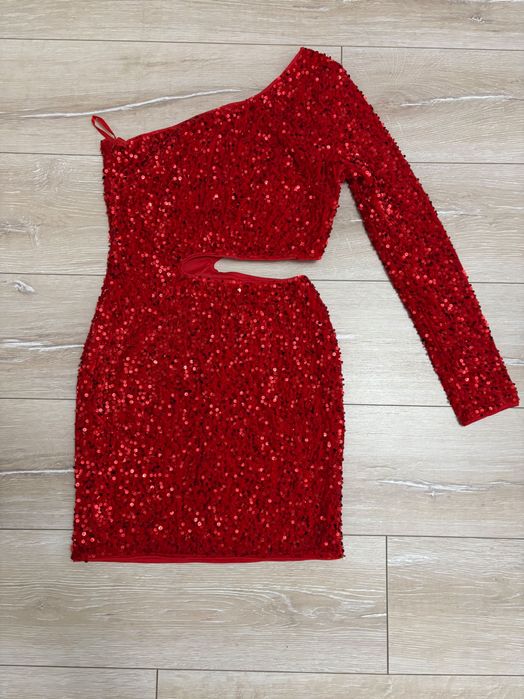 Червена коледна рокля