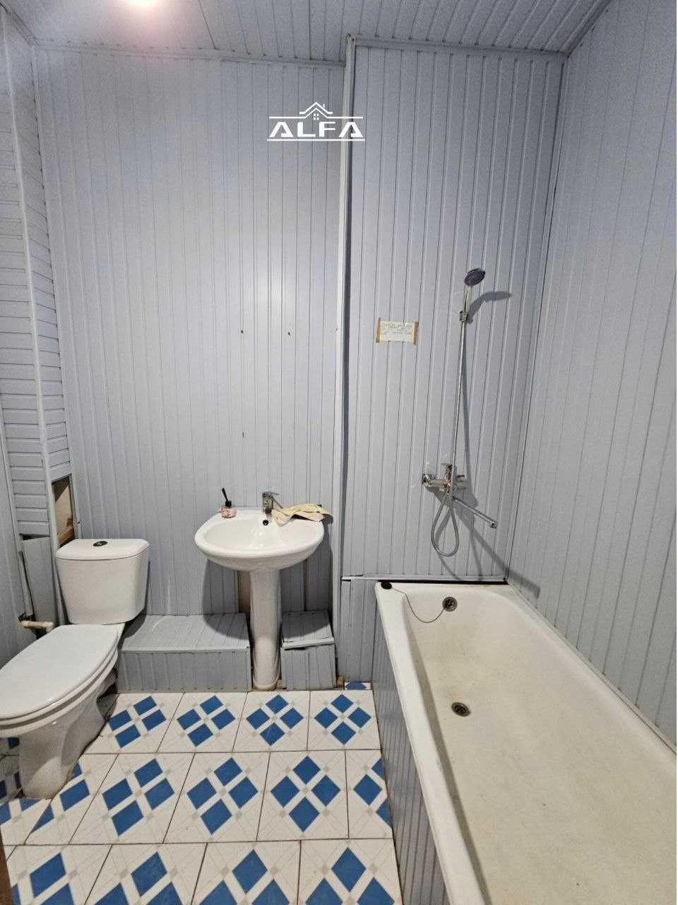 Buxoroda kvartira sotiladi 3 xonali 84m² 5-qavat.