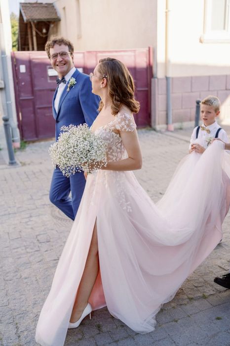 Vând rochie de mireasa model deosebit.