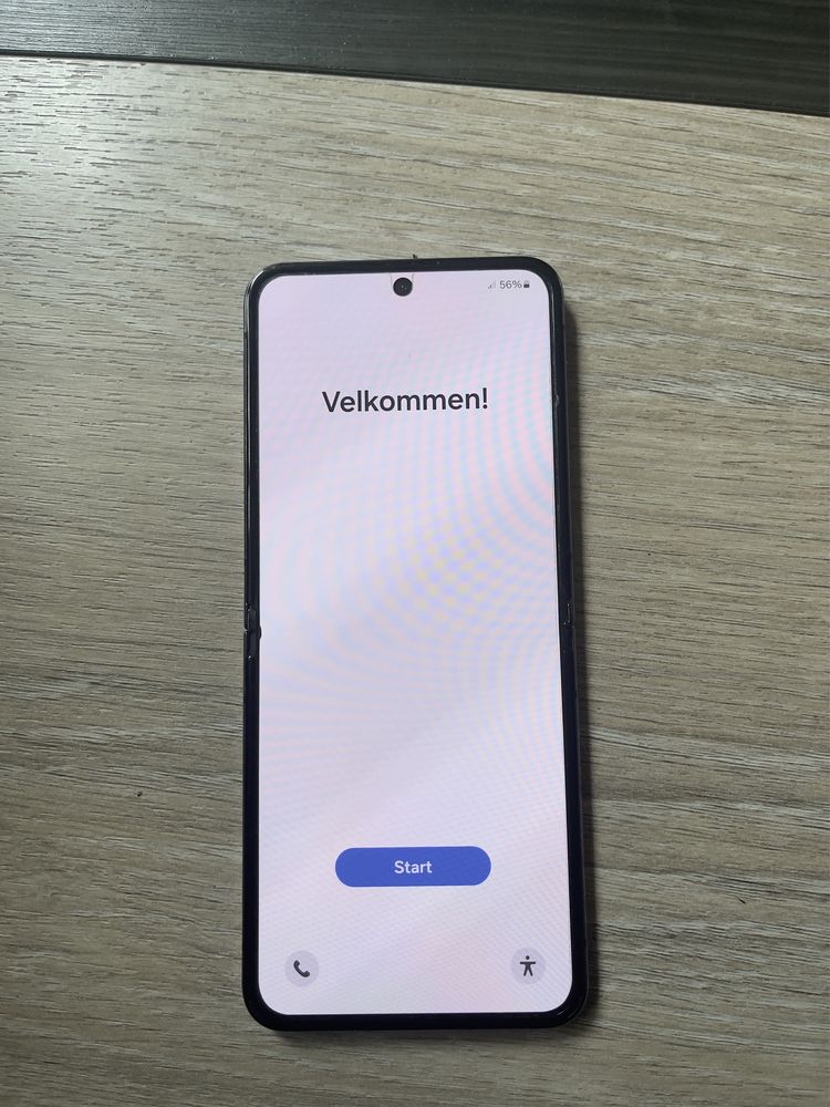 Samsung Galaxy Z Flip5 5G 256GB 8GB с черно петно в ляво на екрана