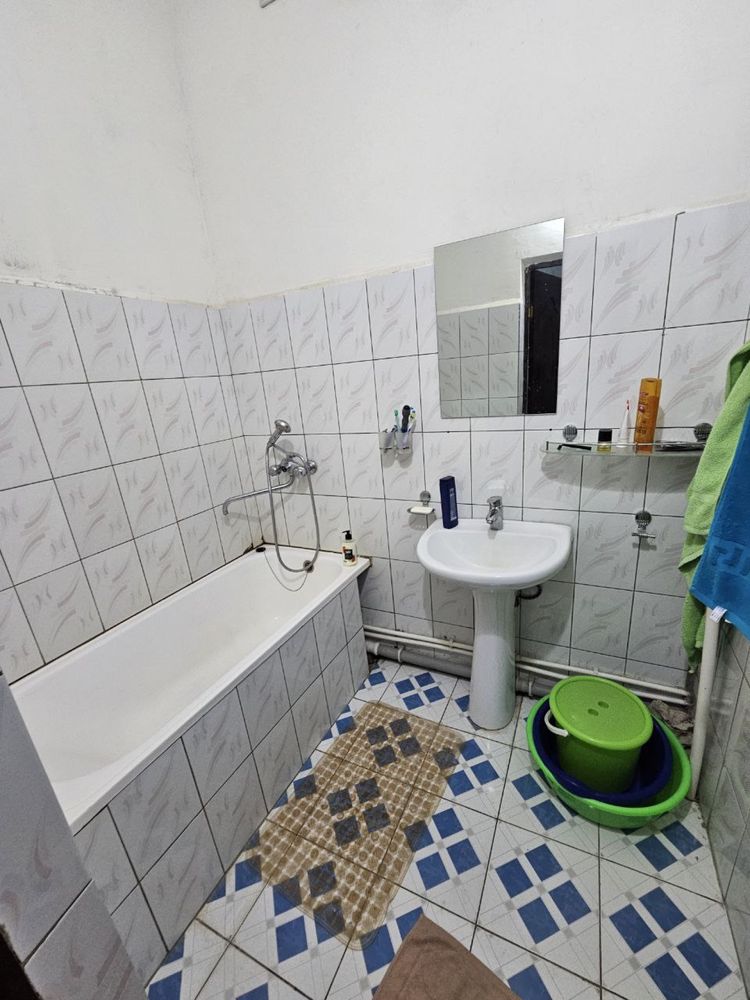 2 xonali kvartira sotiladi