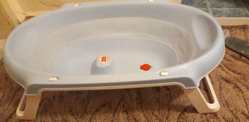 Бебешко  корито на стойка с мрежа за къпане