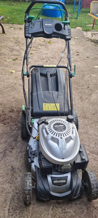 Masina de tuns iarba