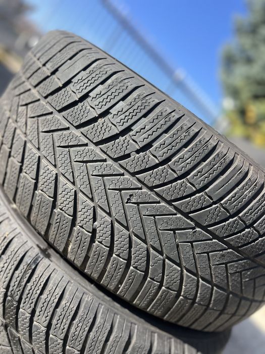 255/45/19 Brigestone с борд , dot 23 . Цена за двата броя .