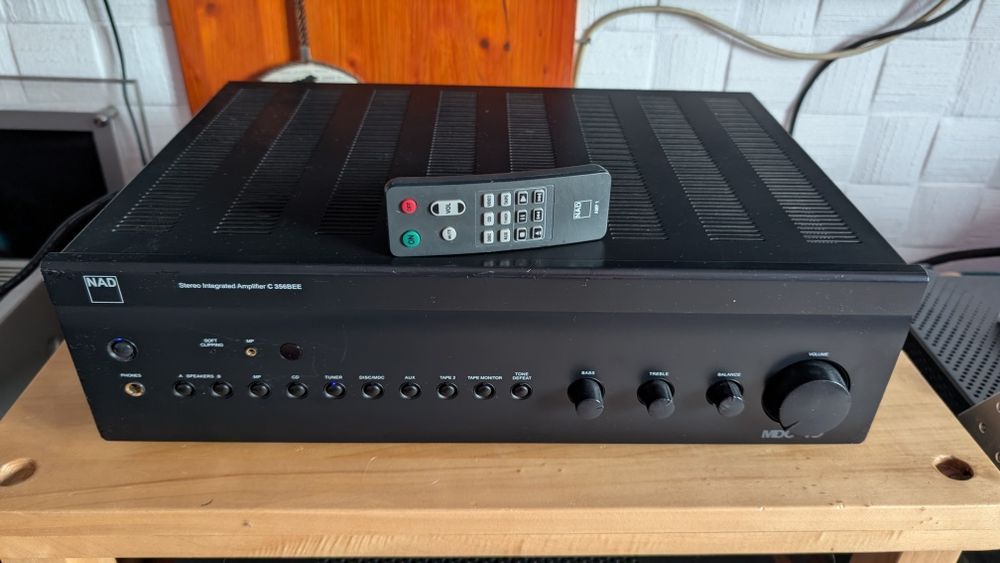 Nad  c356 bee  amplificator cu telecomanda  de top