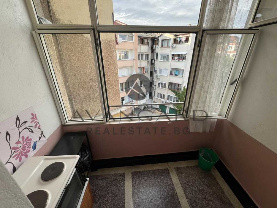 оф.23877 Обзаведен тристаен/ Стария град