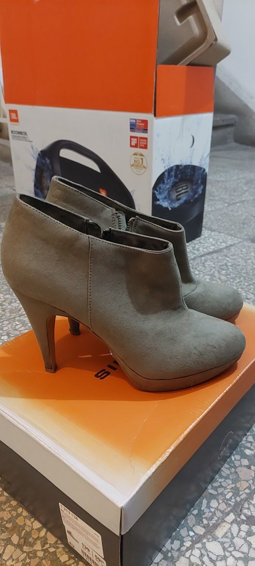 Botine piele intoarsa marimea 40