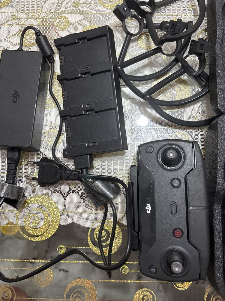 Dji Spark Не е използван икутиа контролер 2 батери зарядно предпазител