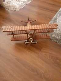 Avion deosebit lemn